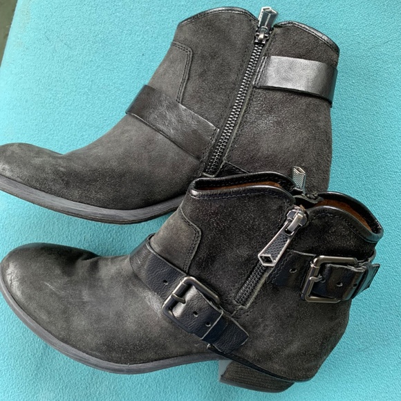 Donald J Pliner Dalis buckle zip anlel black sueded leather hooded bootie 6M - Picture 5 of 6